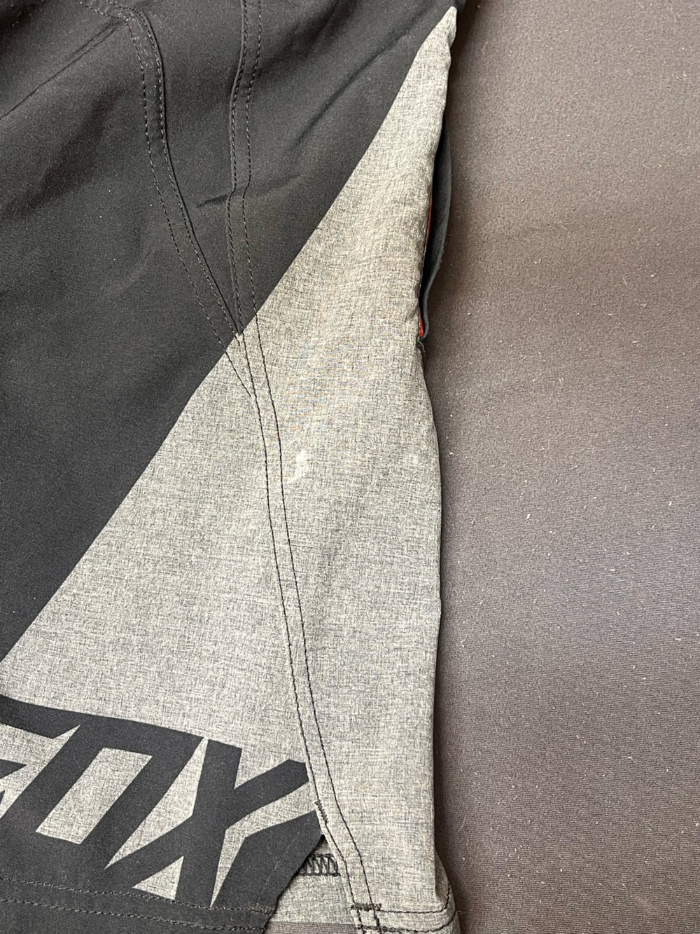 Fox Men’s Black and Gray Athletic Shorts - Picture 7 of 9